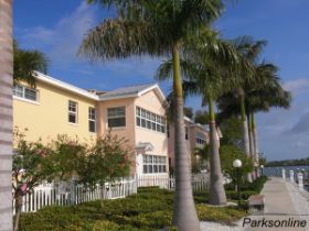 Hotel Barefoot Beach Resort.jpg